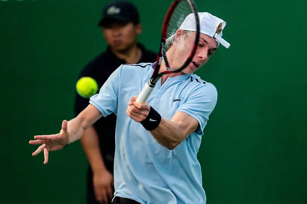 Denis Shapovalov Canadá Retorna Tiro Para Viktor Troicki Sérvia Sua — Fotografia de Stock