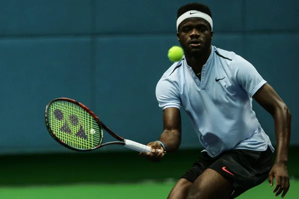 Frances Tiafoe Των Ηνωμένων Πολιτειών Επιστρέφει Έναν Πυροβολισμό Στη Σεβίλλη — Φωτογραφία Αρχείου