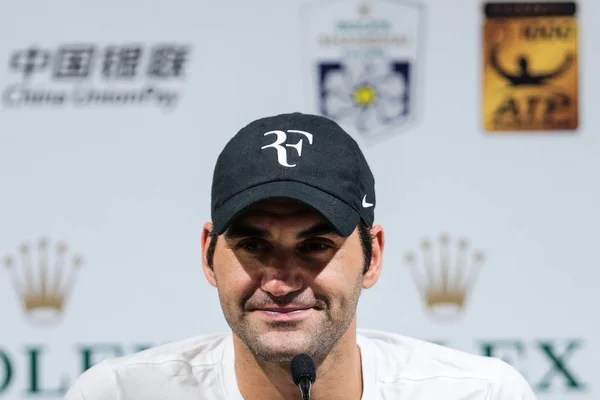 Der Schweizer Tennisspieler Roger Federer Nimmt Einer Pressekonferenz Teil Nachdem — Stockfoto