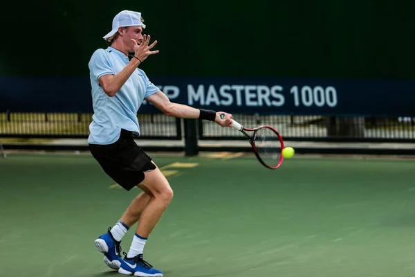 Denis Shapovalov Canadá Retorna Tiro Para Viktor Troicki Sérvia Sua — Fotografia de Stock