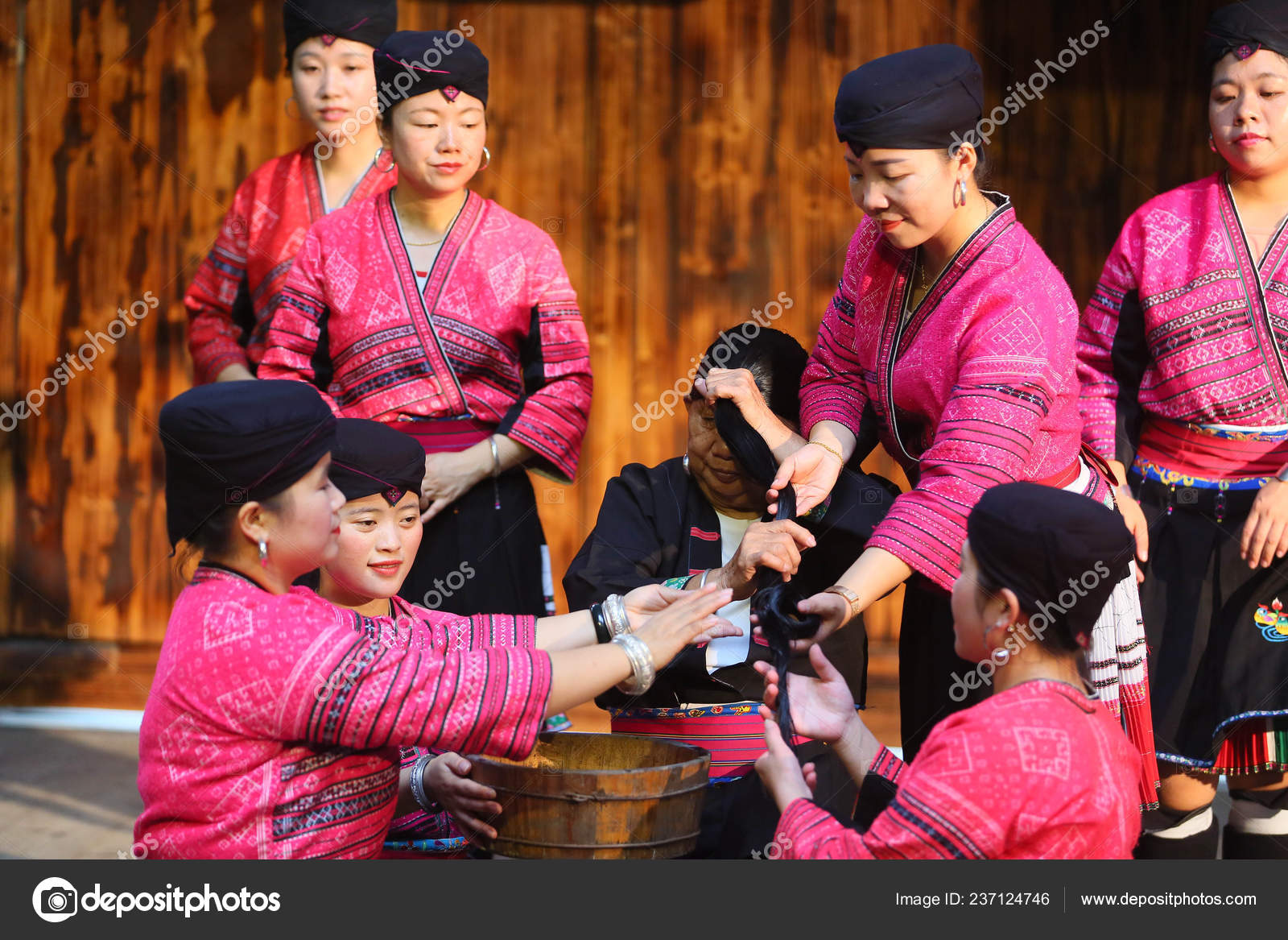 Chinese Woman Red Yao Ethnic Group Dressed Traditional Costume Shows –  Stock Editorial Photo © ChinaImages #237124746