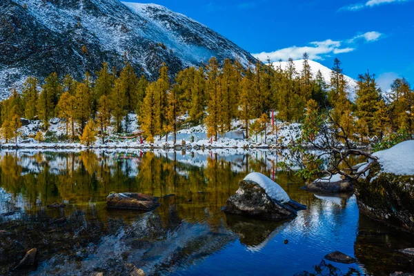 Sarkan Kar Dağ Erbian Lçesi Danba Lçesi Peyzaj Ganzi Zang — Stok fotoğraf