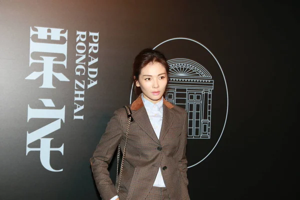 Chińska Aktorka Liu Tao Przybywa Wydarzenie Mody Przez Prada Rong — Zdjęcie stockowe