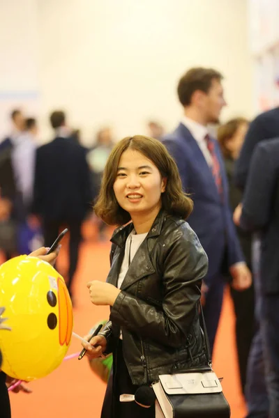 Студент Посещает China Education Expo 2017 Cee 2017 Китайском Национальном — стоковое фото