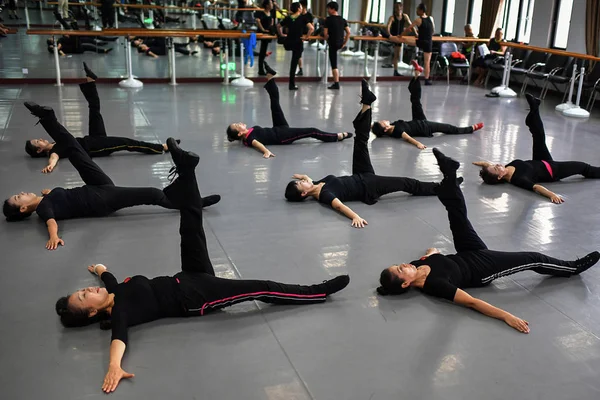 Membres Troupe Danse Chinoise Âgée Moyenne Ans Institut Gouvernemental Ballet — Photo