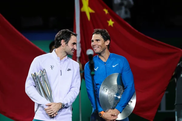 Winner Roger Federer Switzerland Left Interacts First Runner Rafael Nadal — 图库照片