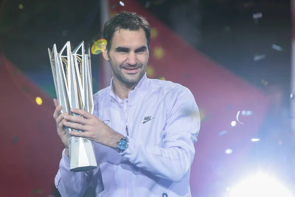 Roger Federer Suíça Posa Com Seu Troféu Depois Derrotar Rafael — Fotografia de Stock