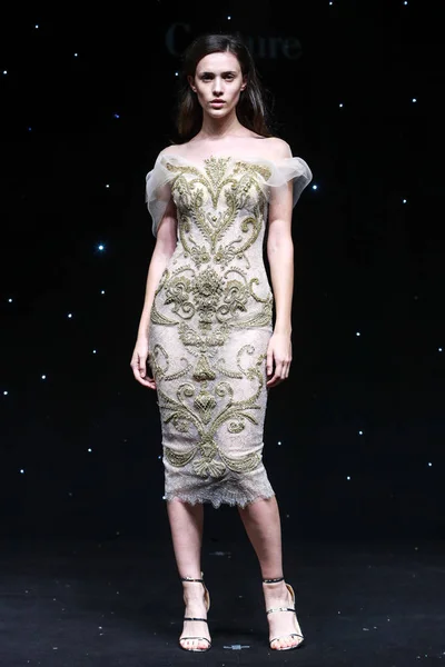 Modell Visar Skapelse Modevisning Atelier Den Shanghai Fashion Week Vår — Stockfoto
