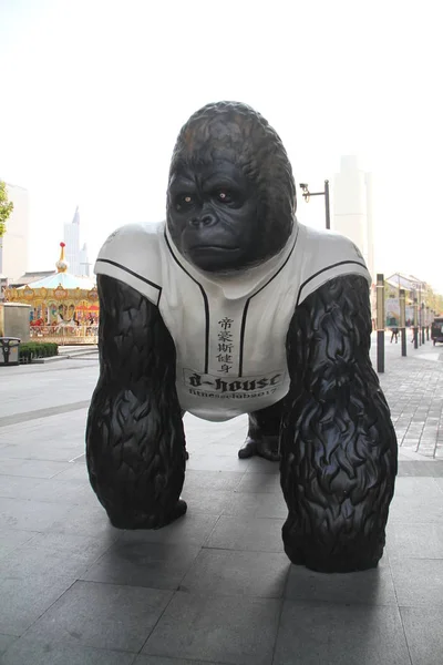 Vista Uma Escultura Gorila Rua Cidade Nan Província Shandong Leste — Fotografia de Stock