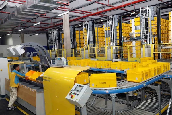 Widok Automatyczne Centrum Dystrybucji Największej Inteligentnej Bazy Logistycznej Azji Nazwie — Zdjęcie stockowe