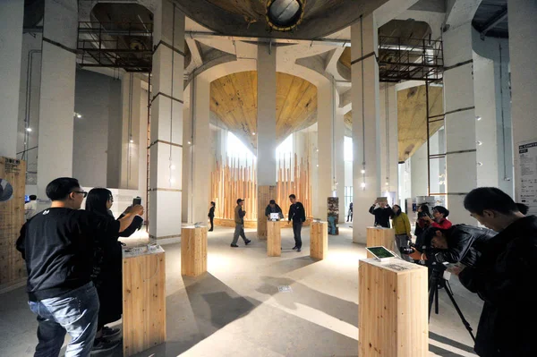 People Visit Urban Planning Exhibition Asia Once Largest Grain Silo — стоковое фото