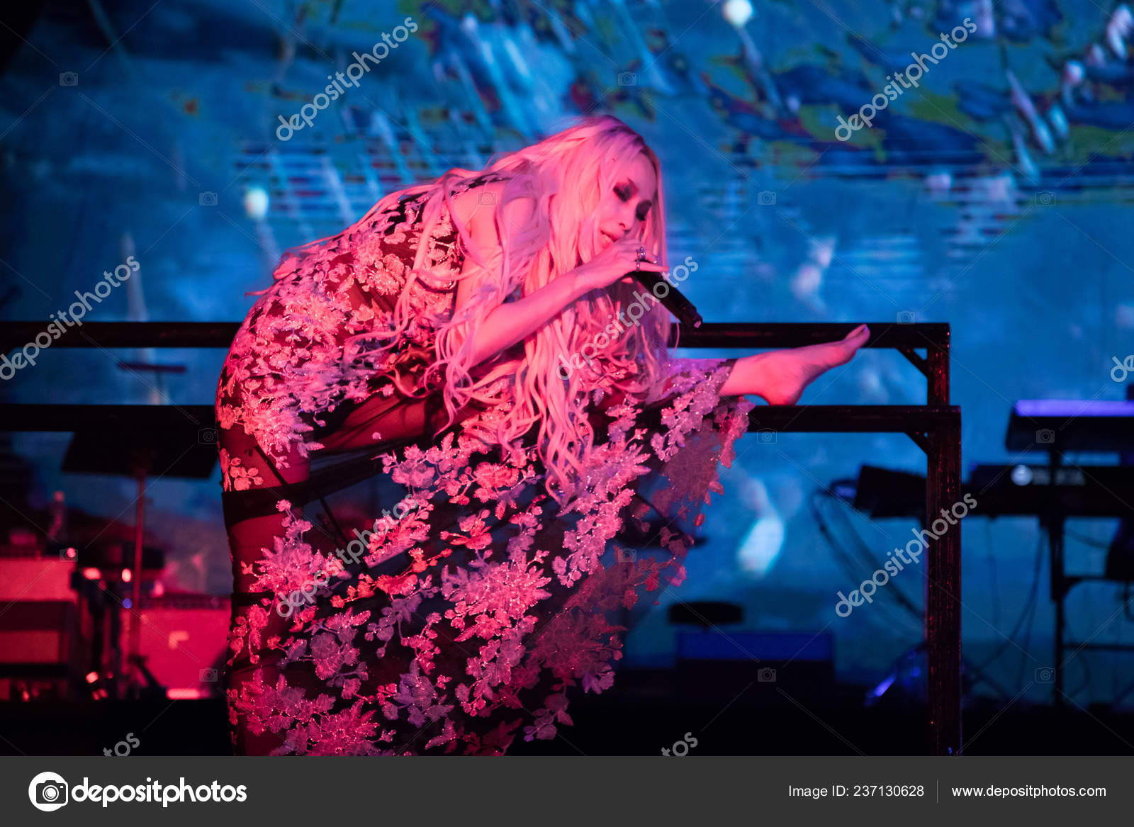 Cantora Atriz Japonesa Mika Nakashima Apresenta Seu Concerto 2017 Você 