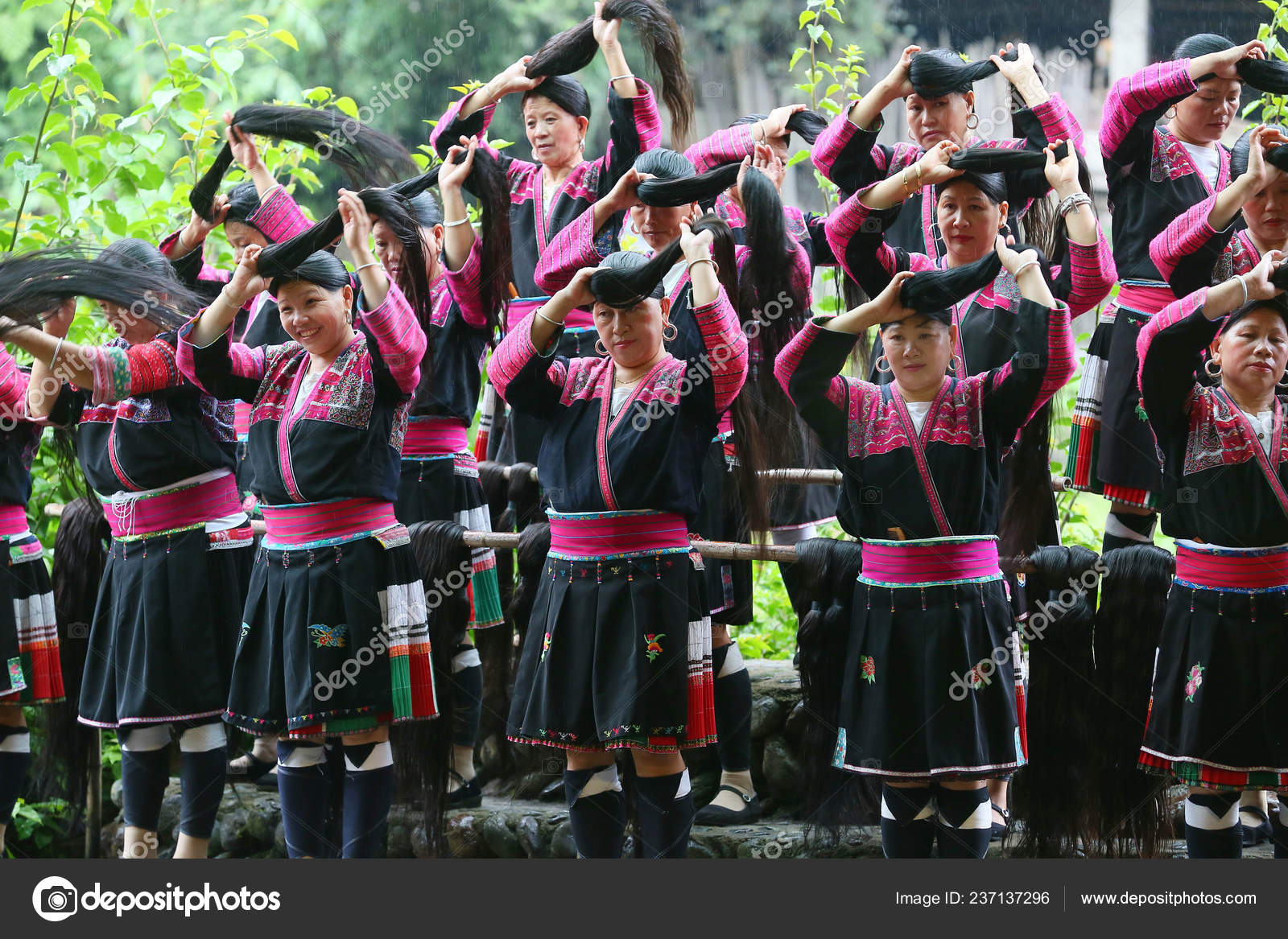 Chinese Women Red Yao Ethnic Group Dressed Traditional Costumes Show –  Stock Editorial Photo © ChinaImages #237137296