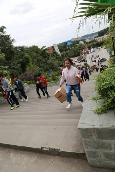 Los Estudiantes Suben 326 Escalones Para Tomar Clases Campus Sichuan — Foto de Stock