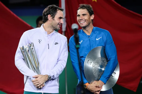 Vincitore Roger Federer Della Svizzera Sinistra Interagisce Con Primo Classificato — Foto Stock