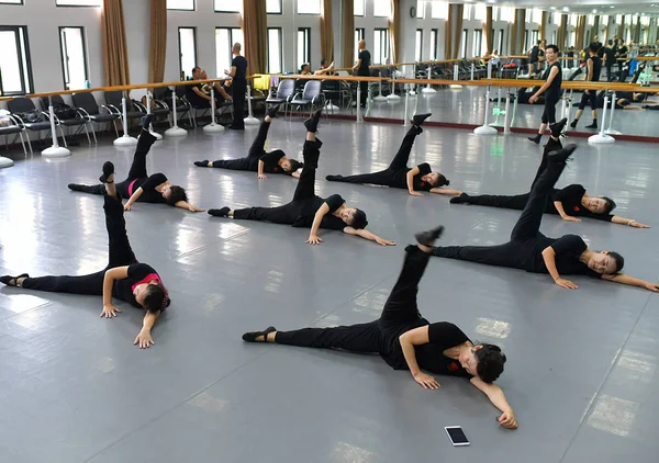 Membres Troupe Danse Chinoise Âgée Moyenne Ans Institut Gouvernemental Ballet — Photo