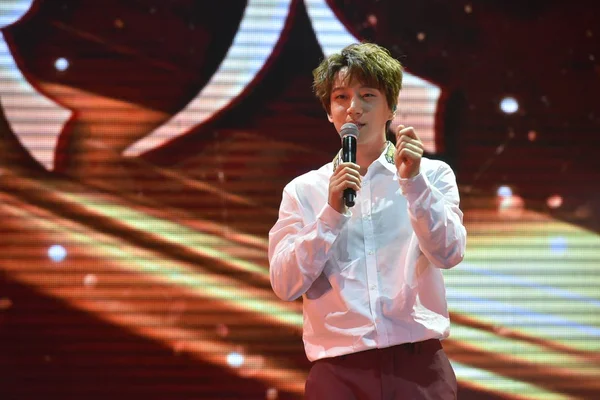 Νότιας Κορέας Τραγουδιστή Hwang Chi Yeul Εκτελεί Στη Συναυλία Του — Φωτογραφία Αρχείου