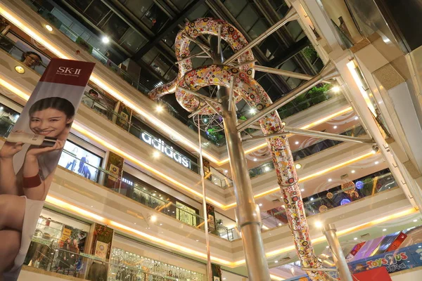 Vista Enorme Slide Com Quatro Curvas Shopping Center Xangai China — Fotografia de Stock