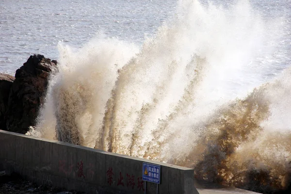 Doğu Çin Zhejiang Eyaletinin Wenling Kentinde Deniz Kıyısındaki Bir Bariyeri — Stok fotoğraf