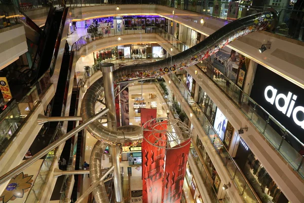 Vista Enorme Tobogán Con Cuatro Curvas Centro Comercial Shanghai China — Foto de Stock