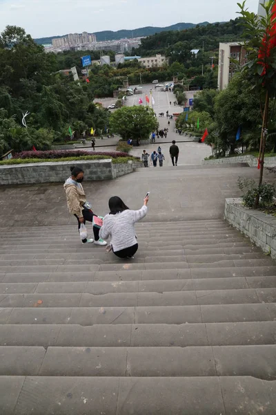 Students Climb 326 Steps Take Classes Campus Sichuan College Culture — Stock Photo, Image