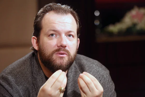 Latvian Conductor Andris Nelsons Right Talks Chinese Host Cao Kefan — Stock Photo, Image