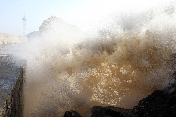 Doğu Çin Zhejiang Eyaletinin Wenling Kentinde Deniz Kıyısındaki Bir Bariyeri — Stok fotoğraf