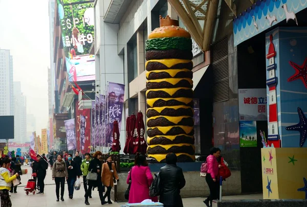 Modelo Hambúrguer Metros Altura Burger King Está Exibição Cidade Shenyang — Fotografia de Stock