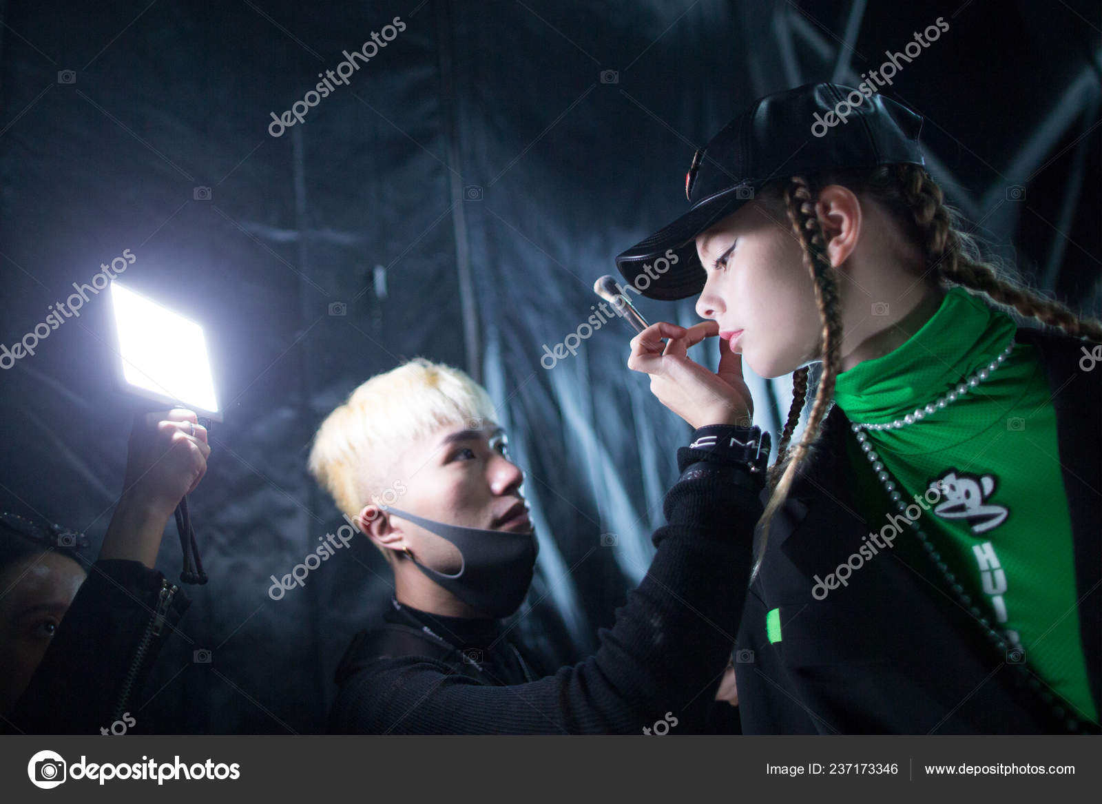 Russian Model Vlada Dzyuba Right Prepares Display New Creation Fashion Stock Editorial Photo C Chinaimages 237173346