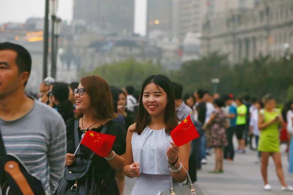 ⬇ Скачать Картинки Счастливые Люди Китай, Стоковые Фото.