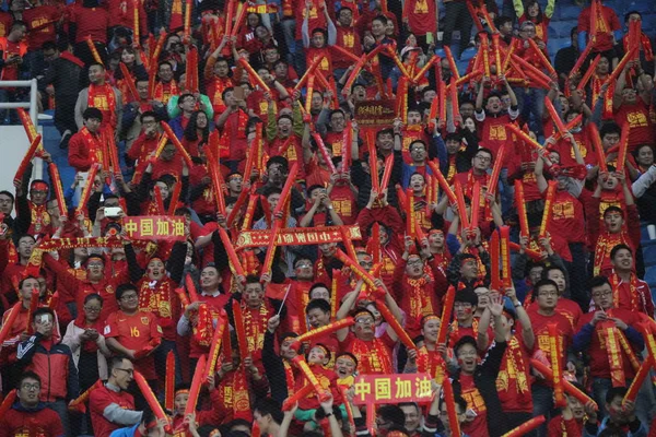 Tifosi Calcio Cinesi Urlano Slogan Mostrare Sostegno Alla Squadra Calcio — Foto Stock