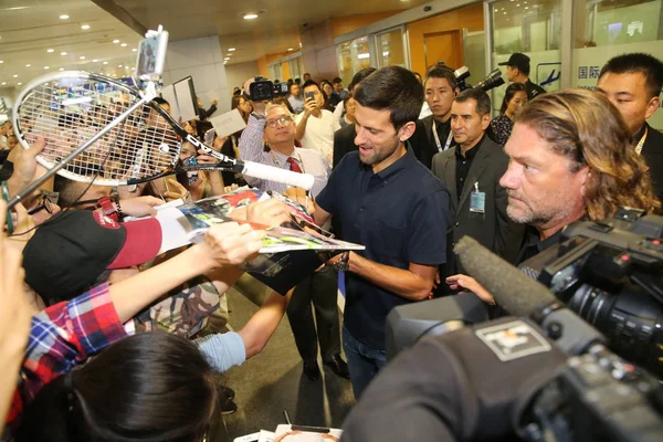 Novak Djokovic Della Serbia Centro Firma Autografi Tifosi Arrivati All — Foto Stock