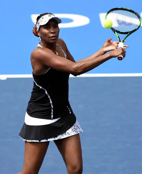 Venus Williams Der Vereinigten Staaten Gibt Einen Schuss Risa Ozaki — Stockfoto