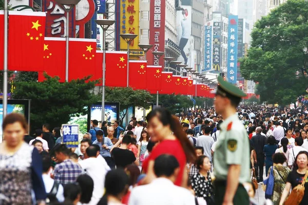 Tłum Turystów Nanjing Road Deptaka Handlowego Przed Wakacje Święto Narodowe — Zdjęcie stockowe