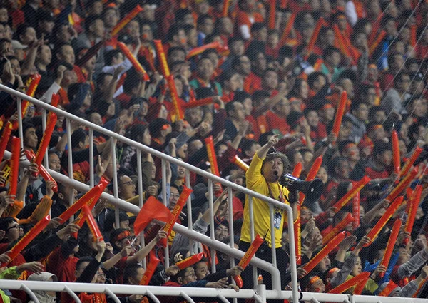 Chinese Football Fans Shout Slogans Show Support Chinese National Soccer — Stock Photo, Image