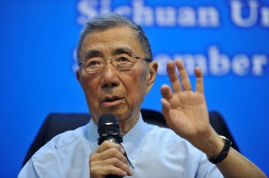 American physicist Samuel Chao Chung Ting, who received the Nobel Prize in 1976, speaks at a lecture in Sichuan University in Chengdu city, southwest China's Sichuan province, 13 September 2016. clipart