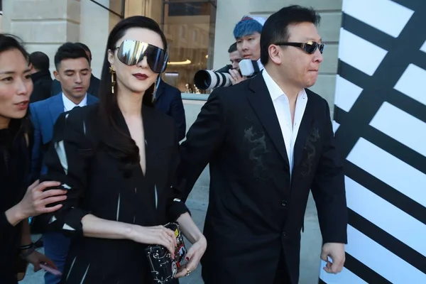 Actriz China Fan Bingbing Asiste Desfile Moda Louis Vuitton Durante — Foto de Stock