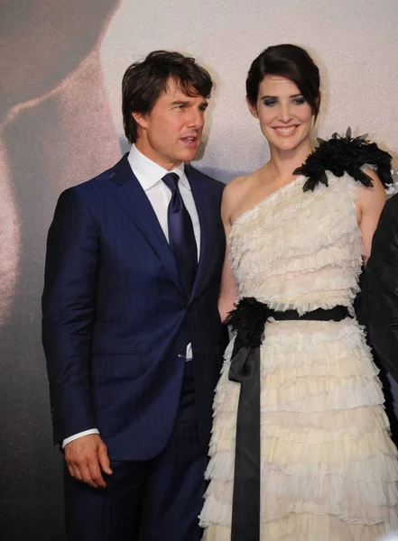 Actor Estadounidense Tom Cruise Izquierda Actriz Canadiense Cobie Smulders Asisten —  Fotos de Stock