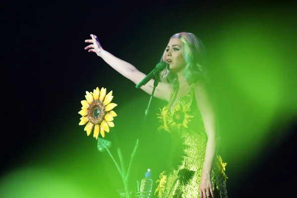 Amerikanska Sångerskan Katy Perry Utför Guangzhou Konserten Hennes Prismatic World — Stockfoto