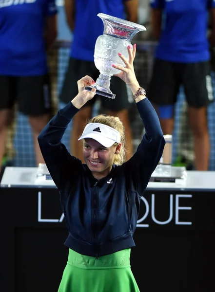 Caroline Wozniacká Dánska Drží Její Trofej Poražení Kristina Mladenovic Francie — Stock fotografie