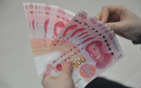 Funcionário Chinês Conta Notas Rmb Renminbi Yuan Banco Cidade Hangzhou — Fotografia de Stock