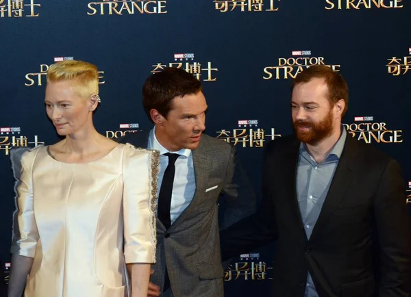 Brittiska Skådespelerskan Tilda Swinton Vänster Och Skådespelaren Benedict Cumberbatch Center — Stockfoto