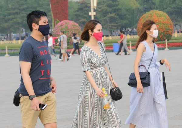 Turistas Que Usam Máscaras Faciais Visitam Praça Tiananmen Smog Pequim — Fotografia de Stock