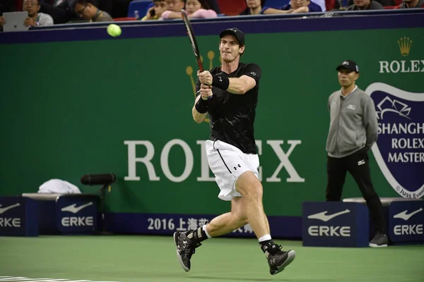 イギリスのアンディ マレーは ベルギーのデビッド ゴフィンへショットを返しますその男子シングルス準々決勝ラウンドの試合で 2016年上海マスターズ テニス大会で 上海で 2016 — ストック写真