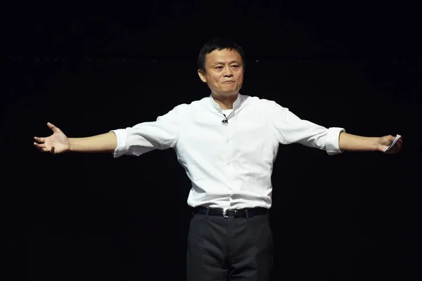 Джек Юнь Председатель Alibaba Group Выступают Вычислительной Конференции 2016 Года — стоковое фото