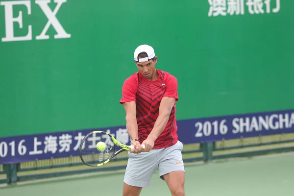 スペインのテニス星のラファエル ナダル 2016年上海マスターズ テニス大会 上海で 2016 日間のトレーニング セッションに参加 — ストック写真