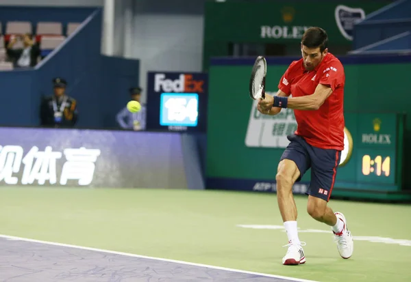 Novak Djokovic Serbii Zwraca Strzał Fabio Fognini Włoch Drugim Meczu — Zdjęcie stockowe