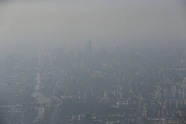 Wysoki Wschód Budynki Postrzegane Niejasno Ciężkich Smog Pekinie Chiny Października — Zdjęcie stockowe