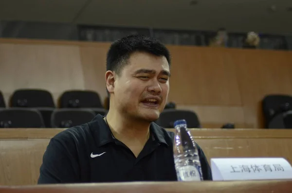 Ушедшая Пенсию Китайская Баскетбольная Суперзвезда Мин Принимает Участие Тренировочной Сессии — стоковое фото