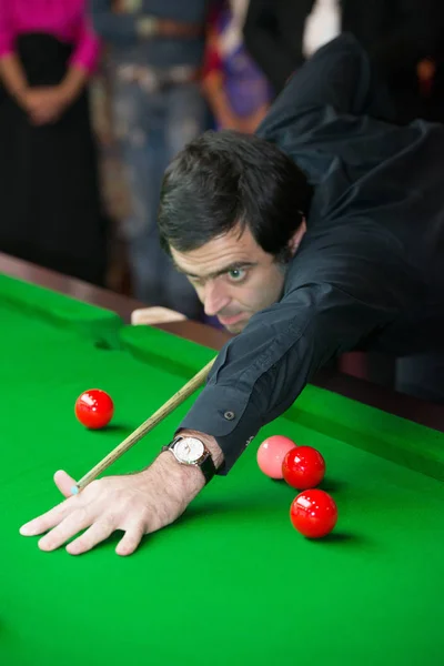 English Snooker Player Ronnie Sullivan Shows His Snooker Skills Tibetan — Stock Photo, Image